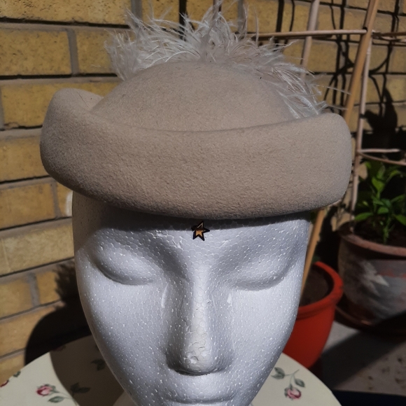 Vintage 50s Hat with Feathers! 👒🪶 - Picture 3 of 6